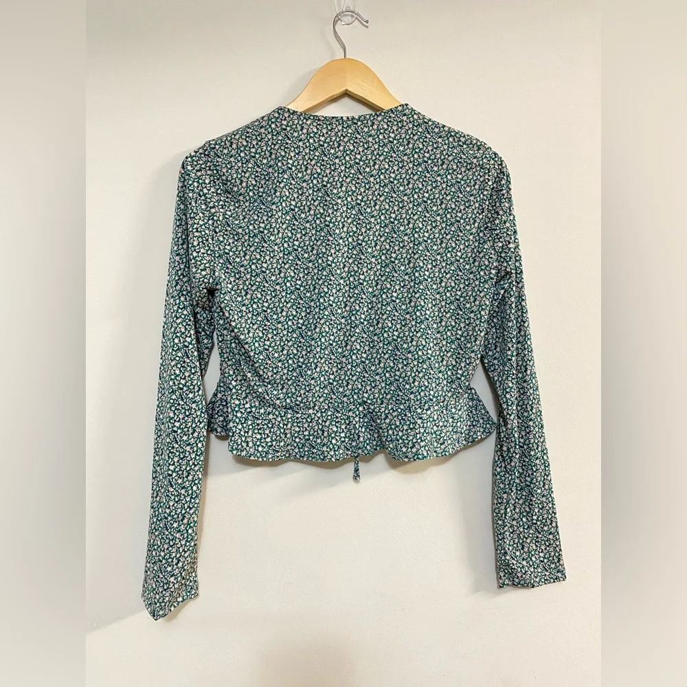 Lush Green Floral Print Tie-Front Crop Top Size L - Picture 4 of 6